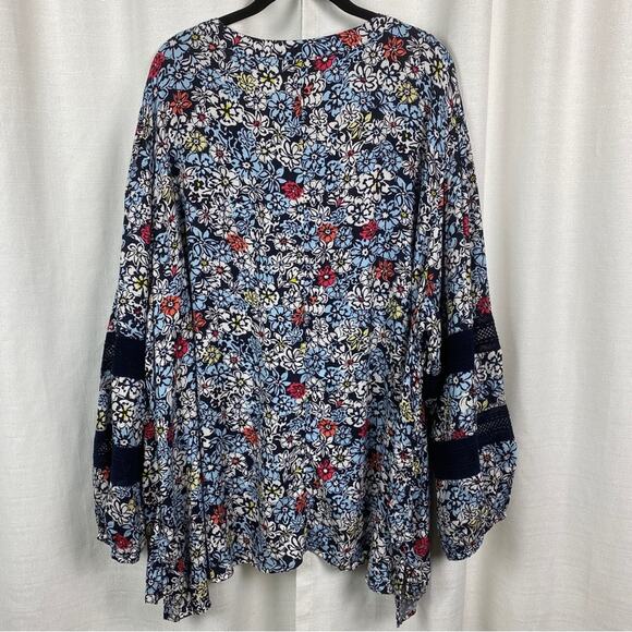 Lane Bryant Blue Floral Button Front Blouse Sz.26/28 NWT - Picture 10 of 13